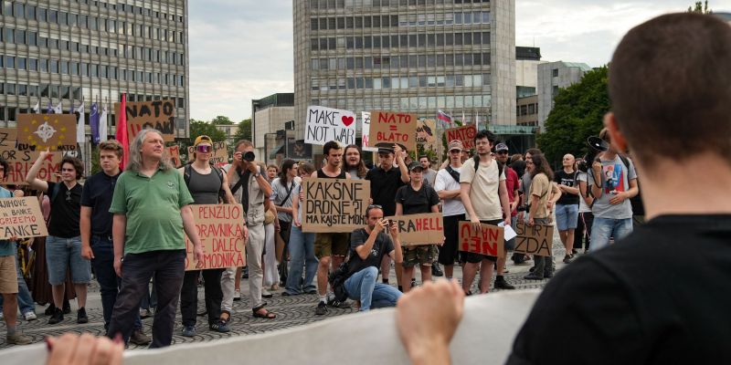 protest, nato.jpg