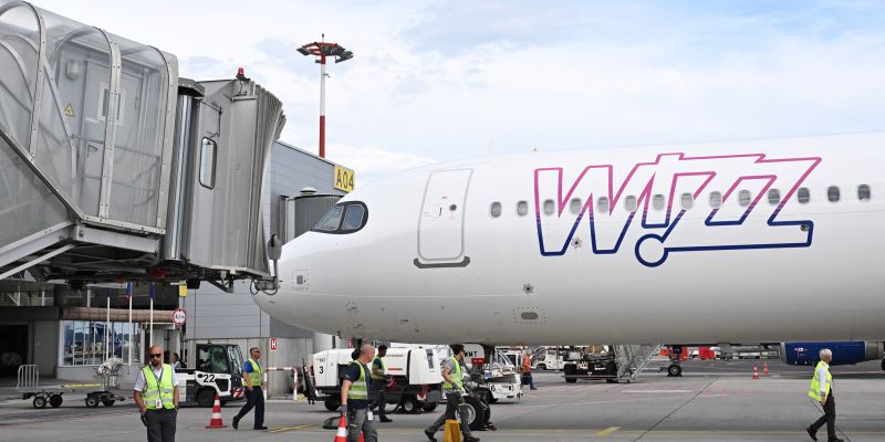 PER-wizz air-bobo.jpg