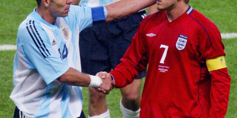 Diego Simenone in David Beckham na SP 2002