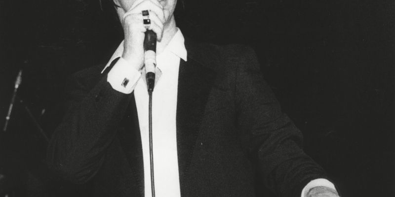 Londonski Town and Country Club leta 1988. Nick Cave je že tedaj nastopal kot temačni pridigar, ki j