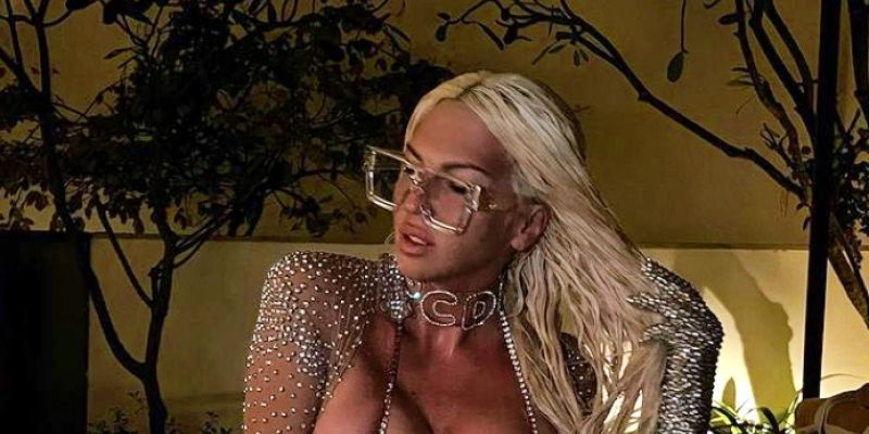 Jelena Karleuša zna vedno poskrbeti, da se govori o njej. 706e9fe6606d9911cdd1cf6ae003e87e.jpeg