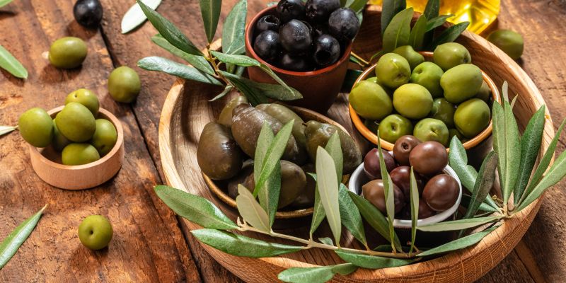 Oljka, oljčni listi, olive
