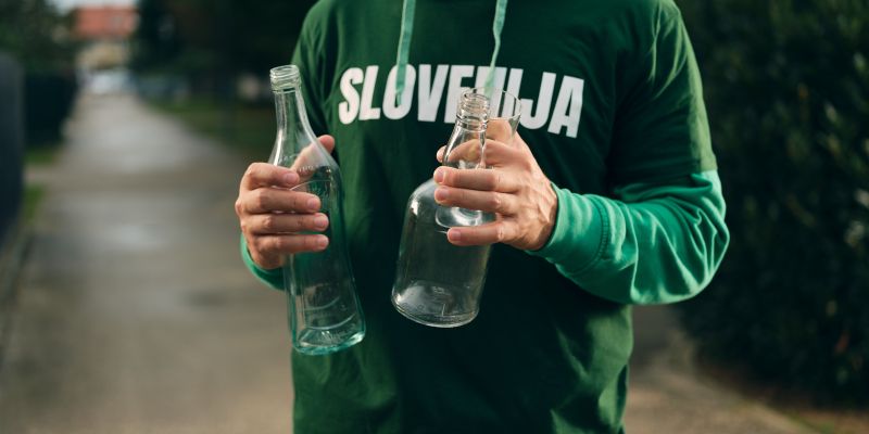 Reciklarna steklenica.jpg