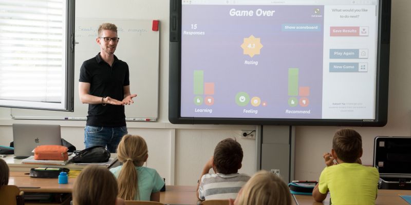 steveriot1-teacher-3765909.jpg