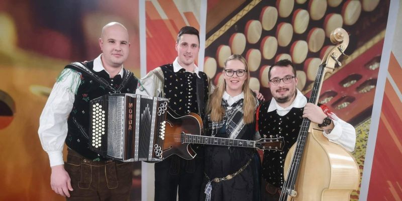 Nova pesem Ansambla Namig je bila dolgo v predalu, zdaj gre na veliki oder