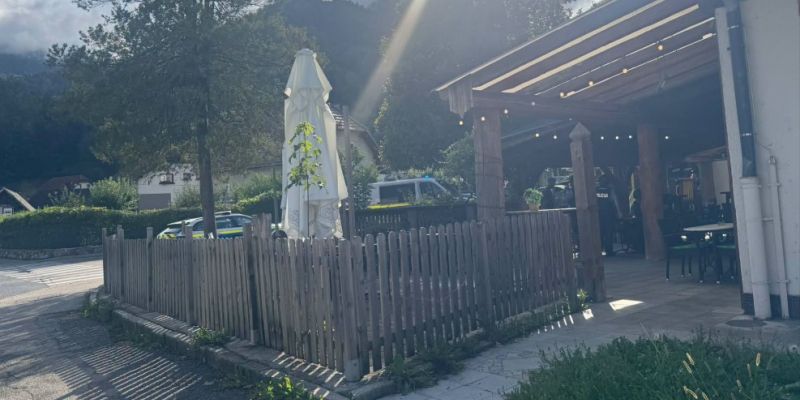 lokal marinka, policisti.jpg