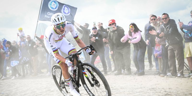tadej pogacar poaris roubaix 2026.jpg