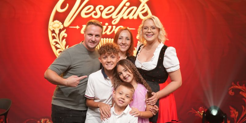 Mladi Nik Lesjak stopa na oder, njegov nastop pa bo ocenila Eva Kovačič