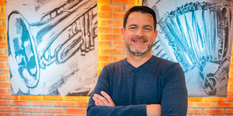 Andrej Bajuk z novo pesmijo in lepimi besedami ob Veseljakovih 30