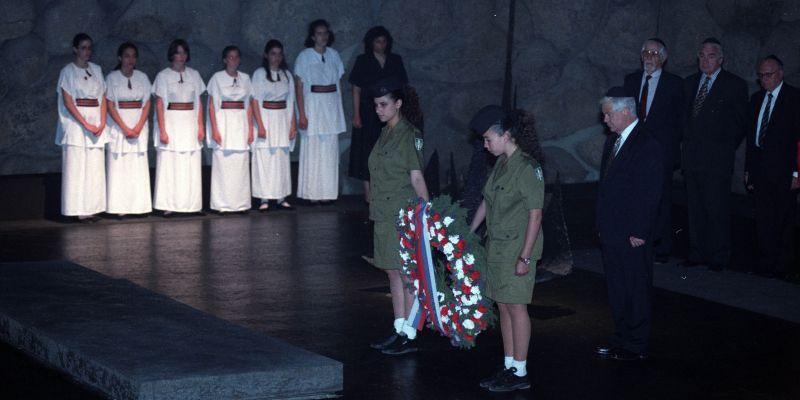 kucan tealviv 1995-bobo.jpg