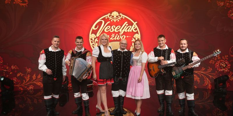 Nocoj pri Darji: rojstnodnevno presenečenje, karaoke in mlada Glorija