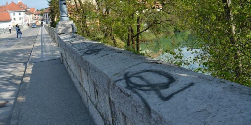 svastika.jpg