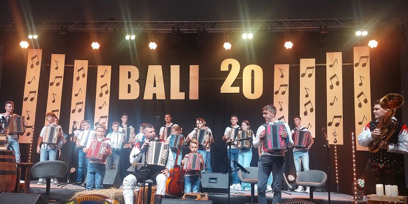 Solzen jubilejni koncert harmonikarja ansambla DAR.