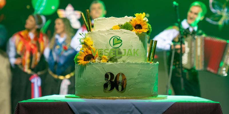 Od enega računalnika do radia, ki povezuje generacije: 30 let Veseljaka