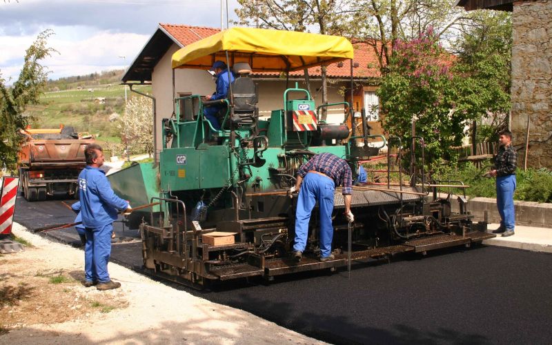 asfalt_polagajo_v_gabrju_16_aprila_2008__17__zm.jpg