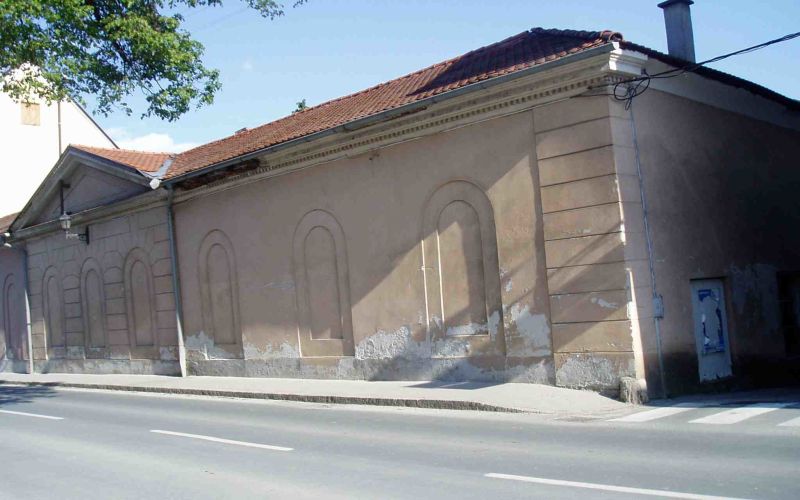 slomskov_dom.jpg