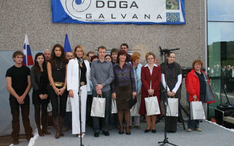 dobnikovi_in_vsi_zaposleni.jpg