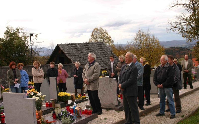 alojz_jakli____v_opsredju_desno___dolgoletni_predsednik_ko_zb_nob_gabrje_na_komemoraciji_v_gabr...