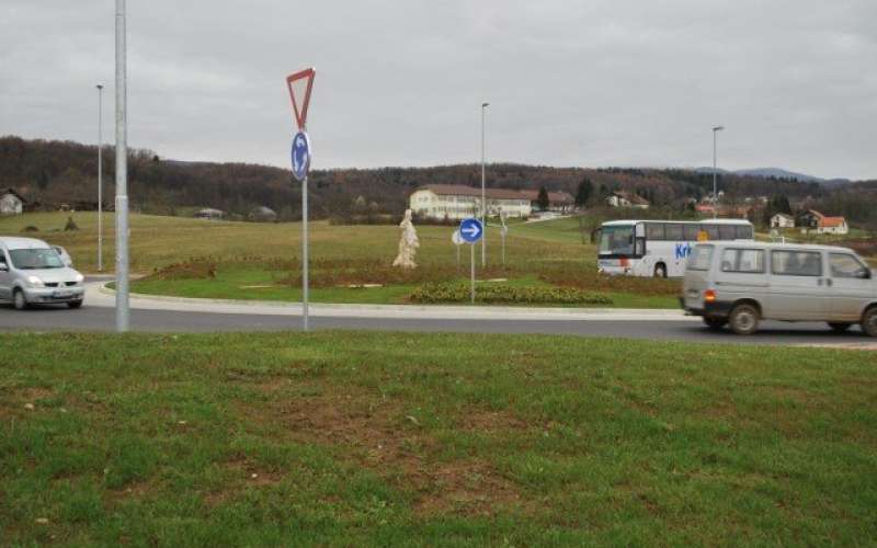 kro__no_kri__i____e_na_glavni_cesti_novo_mesto___metlika.jpg
