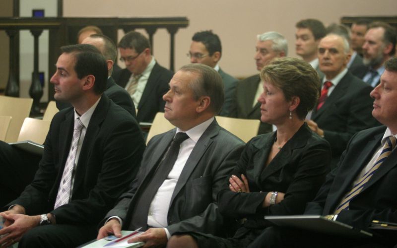 836_3700_000.jpg