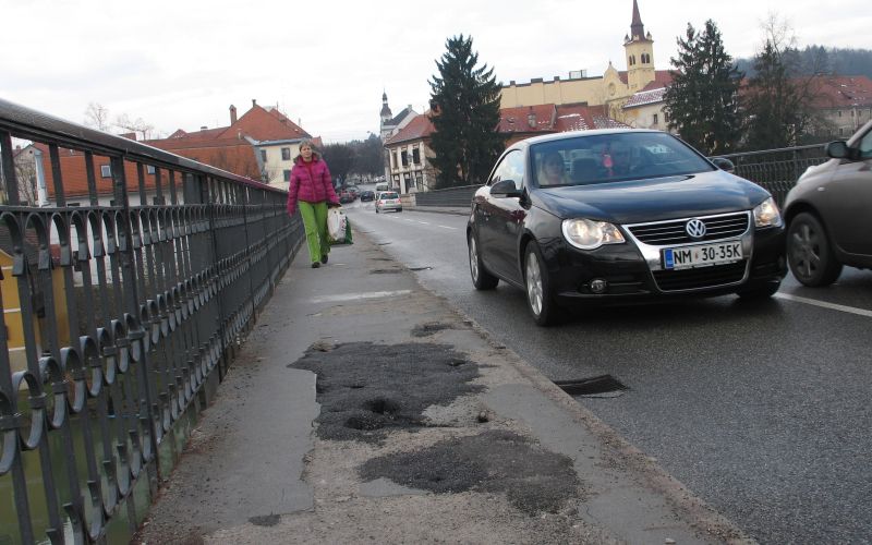 razdrapan_kandijski_most.jpg