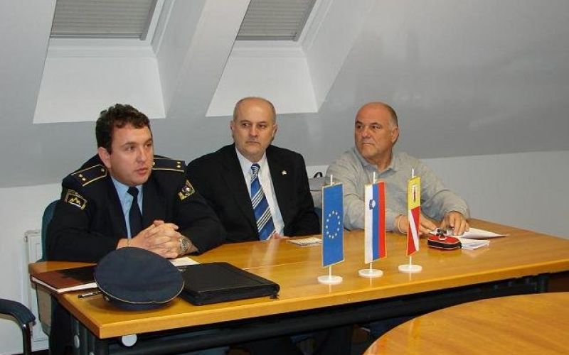 na_novinarski_konferenci.jpg