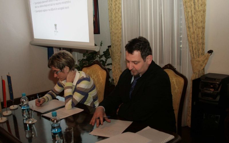 zupan_ocvirk__in_mojca_seslar.jpg