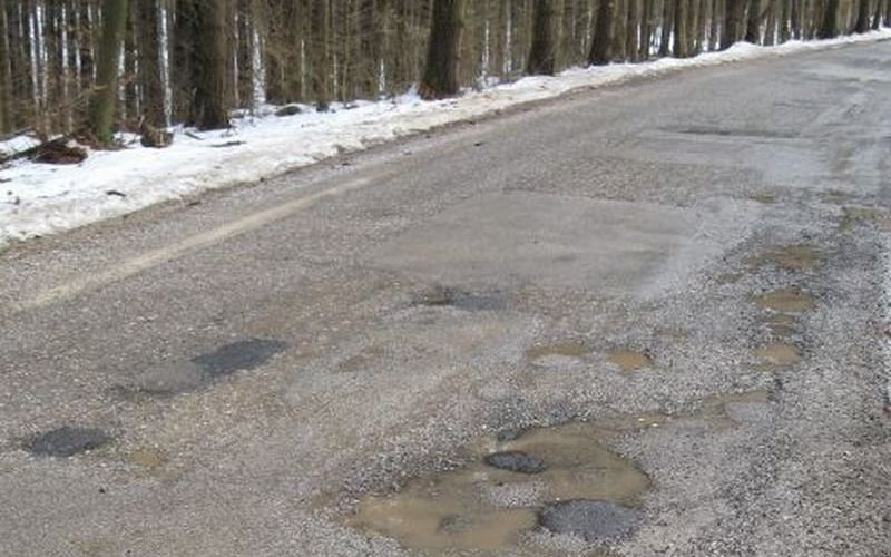 luknje_cesta.jpg