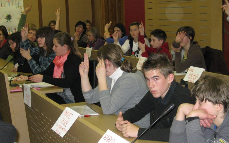 otroski_parlament.jpg