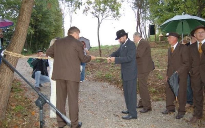 cebele_pot.jpg