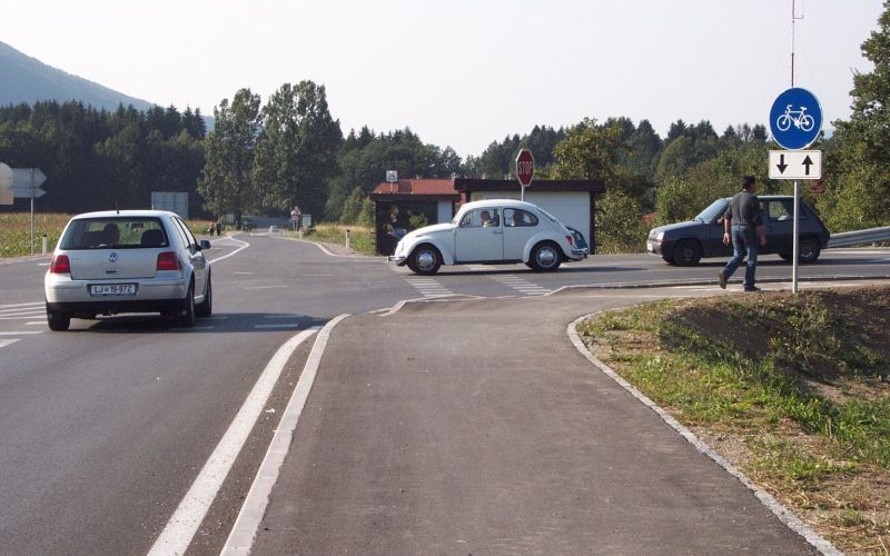 cesto_ljubljana__kocevje__krizisce_novo_m__1_sept_04.jpg