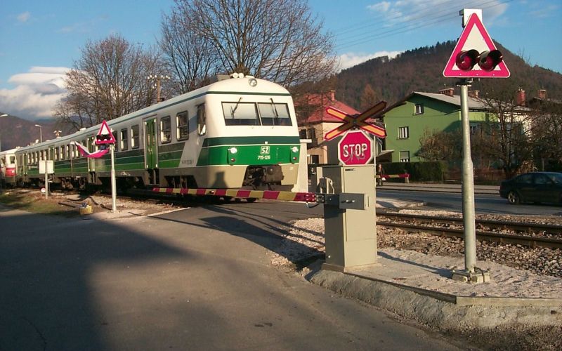 zelezniskih_prehod.jpg