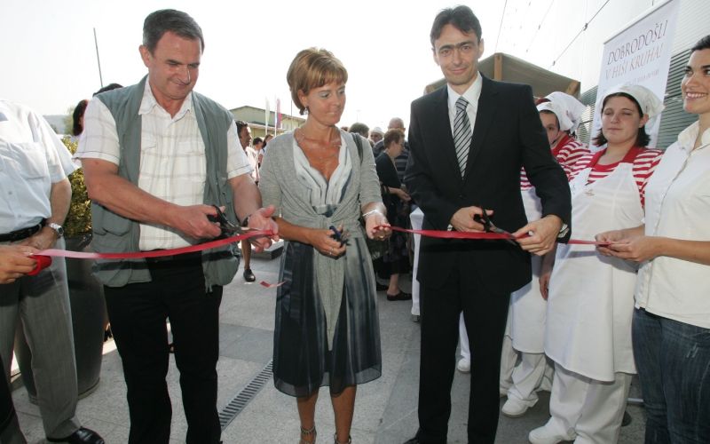 foto2__otvoritev_hise_kruha.jpg