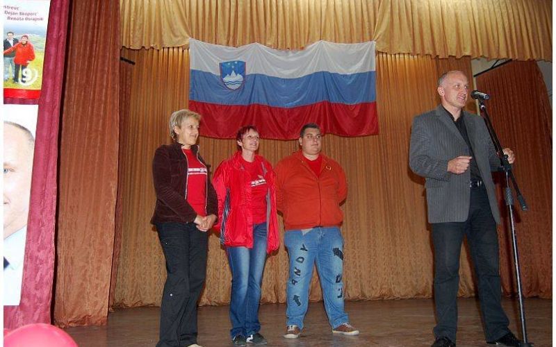 kandidati_mirnske_doline_s_kostrevcem_na_celu.jpg