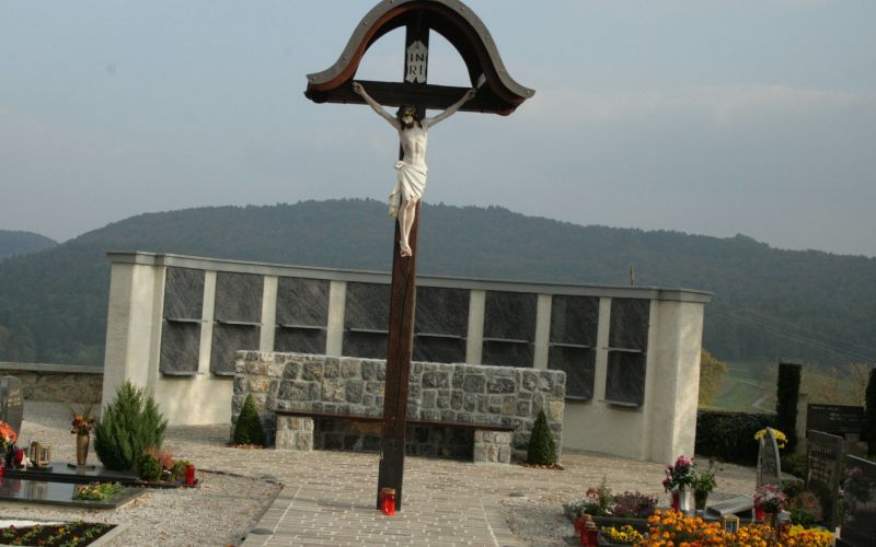 sentjanz_pokopalice_po_novem_zudi_zare.jpg