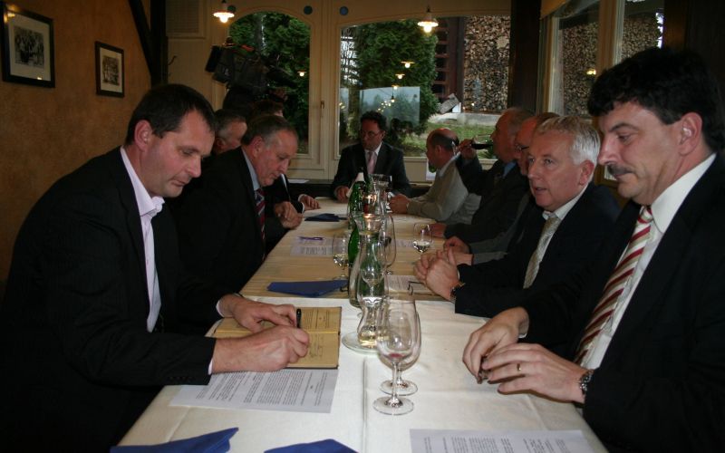 podpis_peticije_zupani_3_a_18_11_2010.jpg