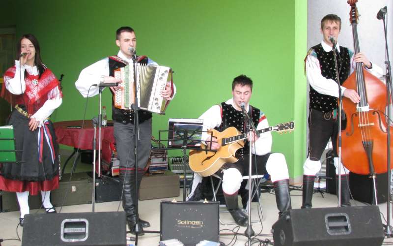 ansambel_roka_zlindre_2010.jpg