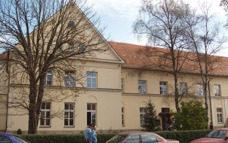 gimnazija_brezice_stavba_februarja_2008.jpg