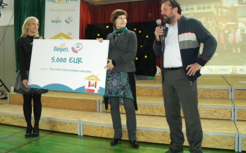 donacija_vrtcu_loski_potok_1_marec_2011.jpg