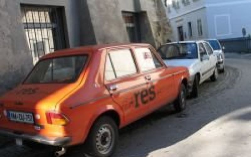 zares_narobe_parkiran_avto.jpg