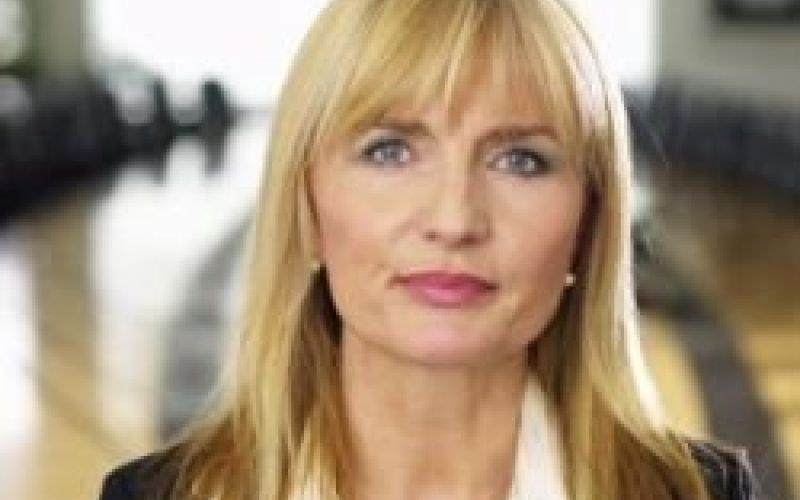 medved_elvira_leze.jpg