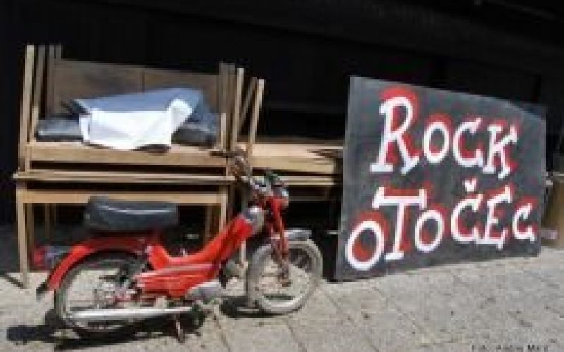 rock_moped.jpg