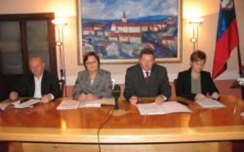 ue_metlika_tiskovka.jpg