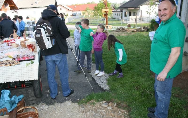 skovec_zasadil_lipo_ob_svetovnem_dnevu_zemlje001.jpg