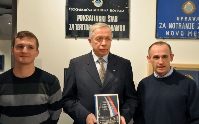 001_soavtor_monografije_matja__ravbar__generalpodpolkovnik_v_pokoju_albin_gutman_in_urednik_mon...