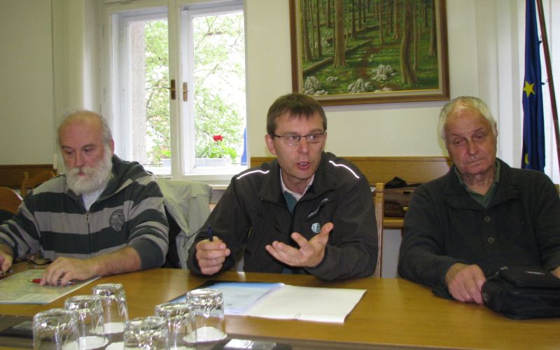 knjiga_pragozd_maj_2012.jpg