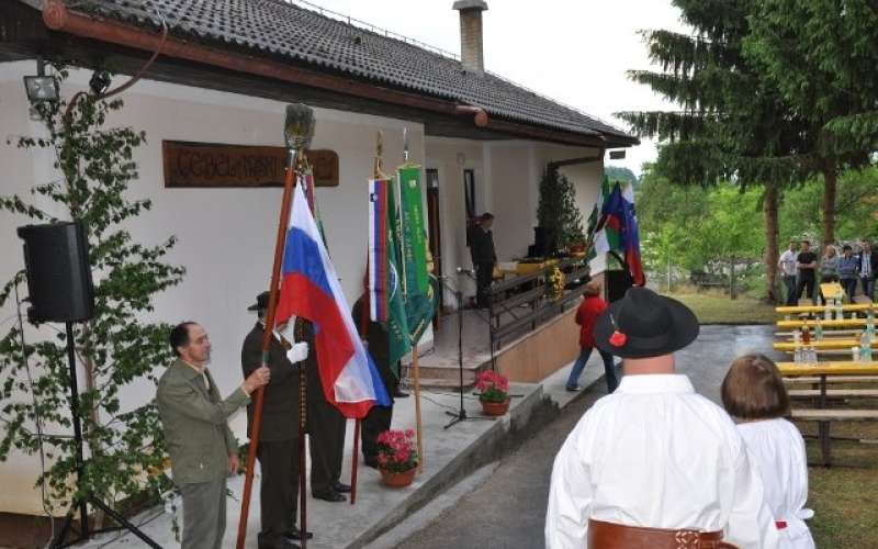 cebelarski_dom_na_otovcu_z.jpg