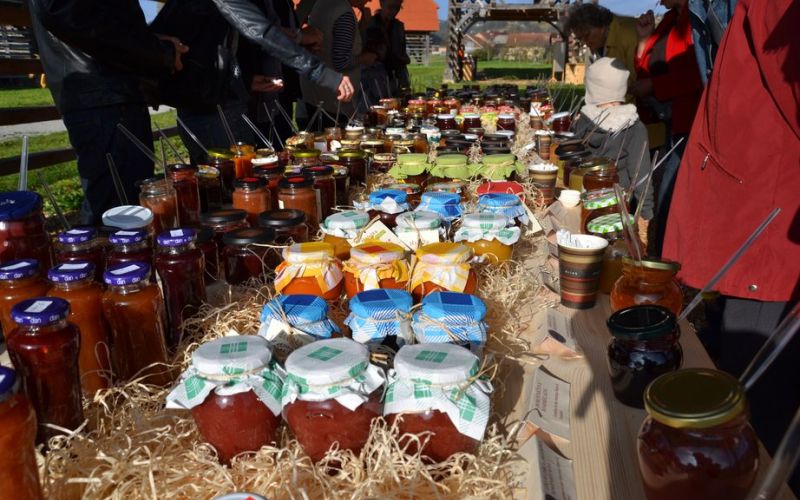 marmelada_2013___degustacija_vzorcev_marmelad_za_ocenjevanje__foto_lapego.jpg