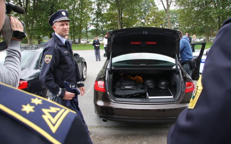 Policija
