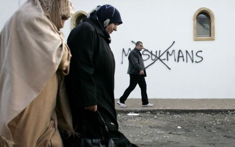 grafiti proti muslimanom